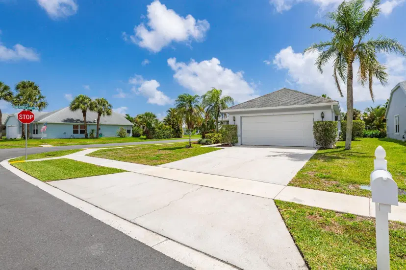 Picture of 17 Heather Trace Drive, Boynton Beach FL 33436