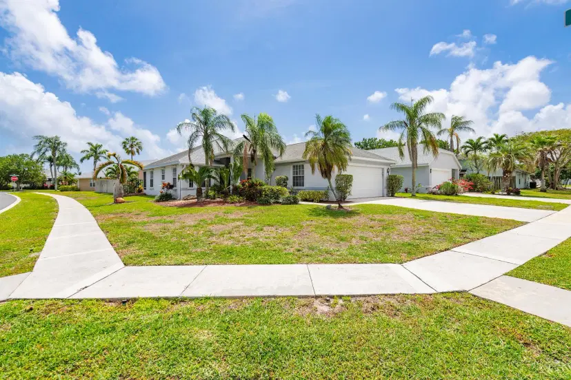 Picture of 17 Heather Trace Drive, Boynton Beach FL 33436