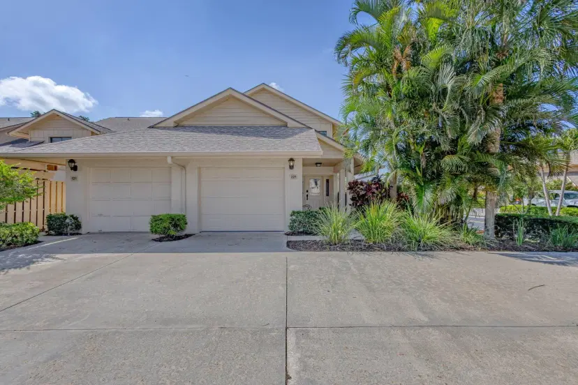 Picture of 17110 Waterbend 221 Drive 221, Jupiter FL 33477