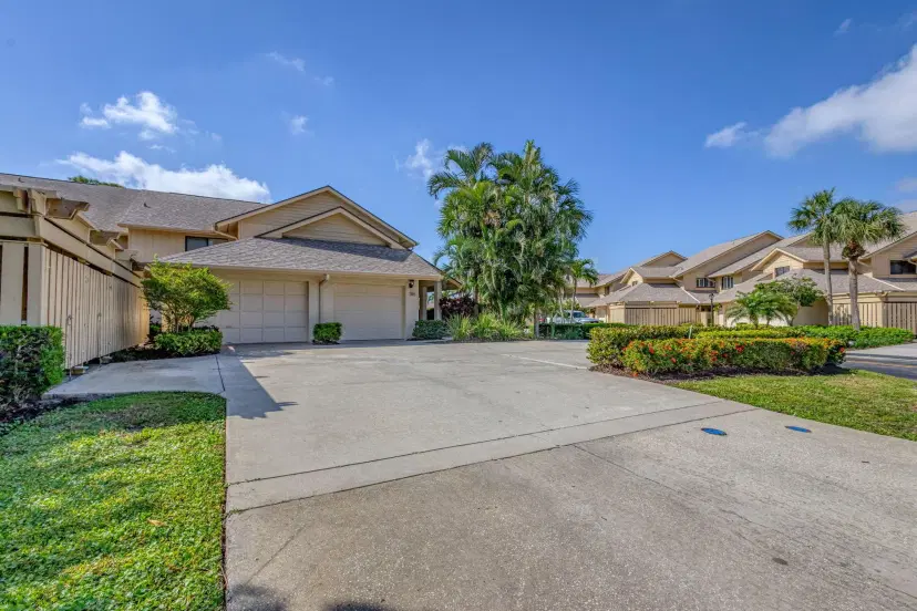 Picture of 17110 Waterbend 221 Drive 221, Jupiter FL 33477
