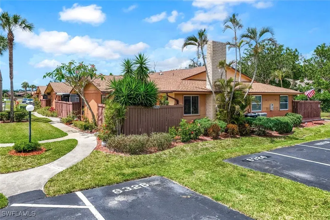 Picture of 6324 Royal Woods Dr, Fort Myers, FL 33908