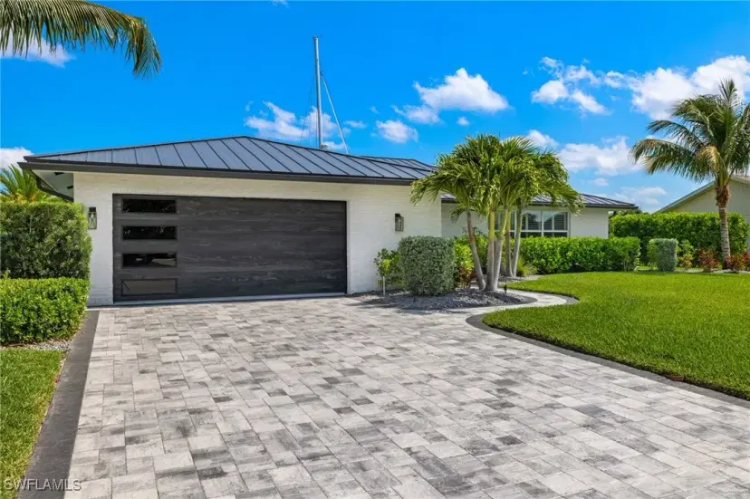 Picture of 971 S Town And River Dr, Fort Myers FL 33919