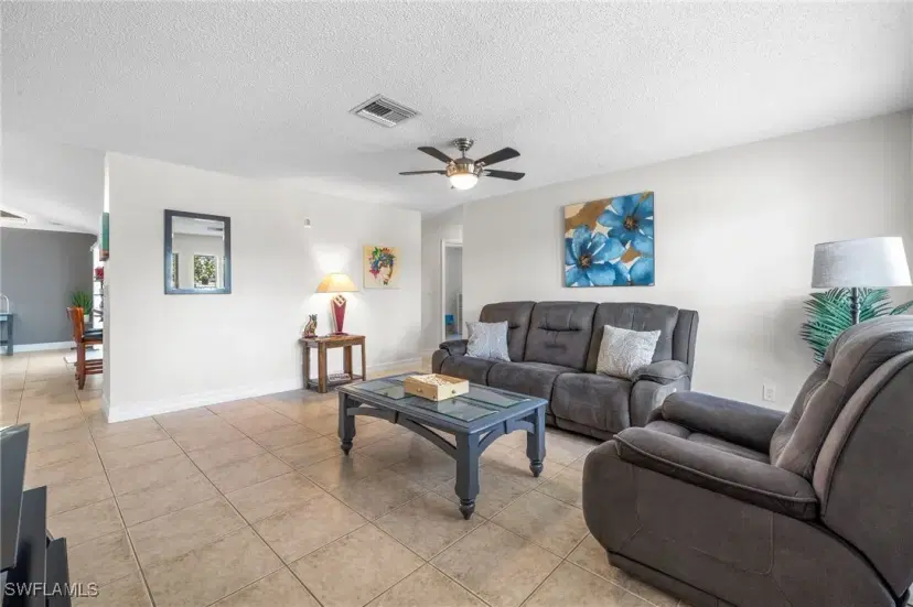 Picture of 1015 SE 25Th Ln, Cape Coral FL 33904