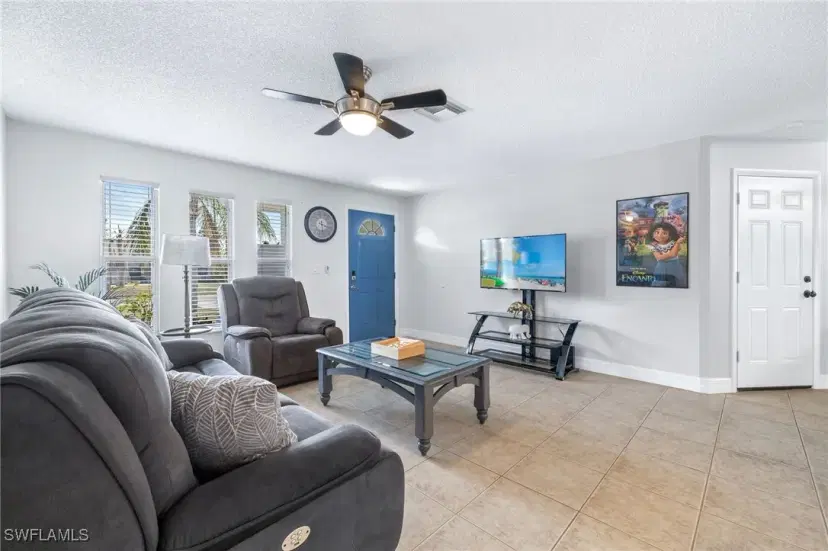 Picture of 1015 SE 25Th Ln, Cape Coral FL 33904