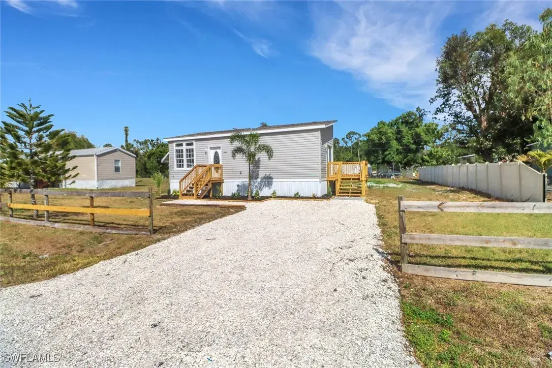 Picture of 8093 Marx Dr, North Fort Myers, FL 33917