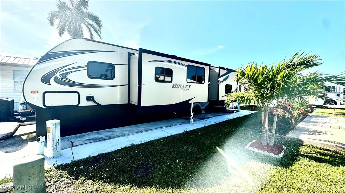 Picture of 11102 Stardust Dr, Fort Myers, FL 33908