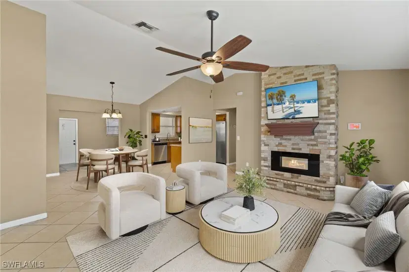 Picture of 607 SE 2Nd Ave, Cape Coral FL 33990