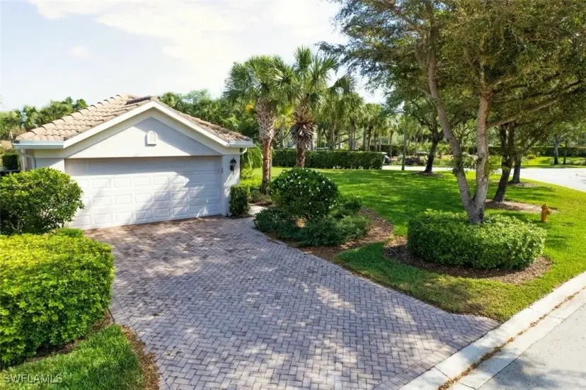 Picture of 9512 Hemingway Ln, Fort Myers FL 33913