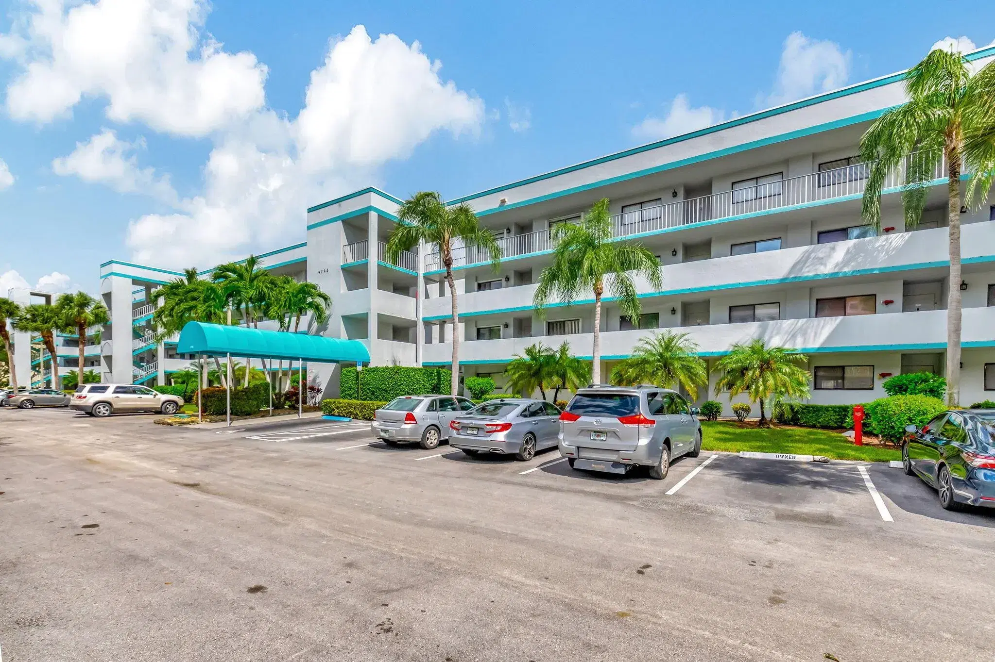 Picture of 4725 Lucerne Lakes Boulevard E 411, Lake Worth, FL 33467