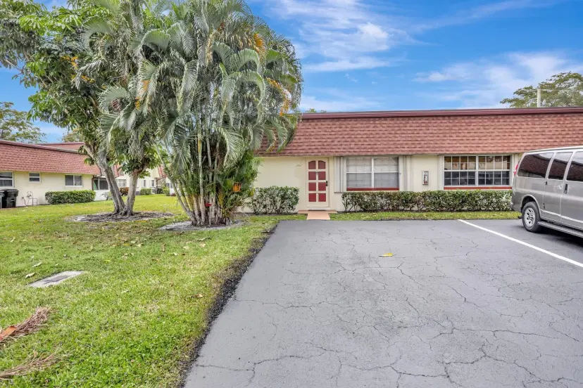 Picture of 1996 NE 33Rd St 4, Lighthouse Point FL 33064