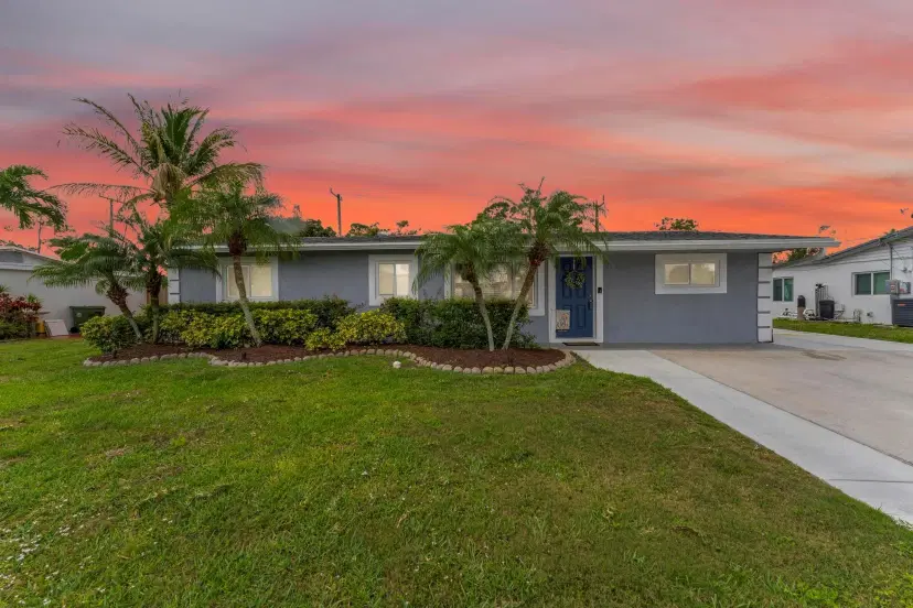 Picture of 441 Cypress Ln, Palm Springs FL 33461