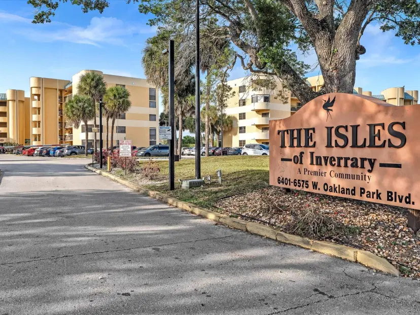 Picture of 6475 W Oakland Park Blvd 405, Lauderhill FL 33313