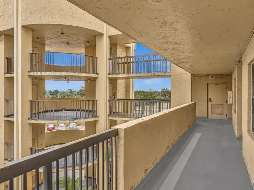 Picture of 6475 W Oakland Park Blvd 405, Lauderhill FL 33313