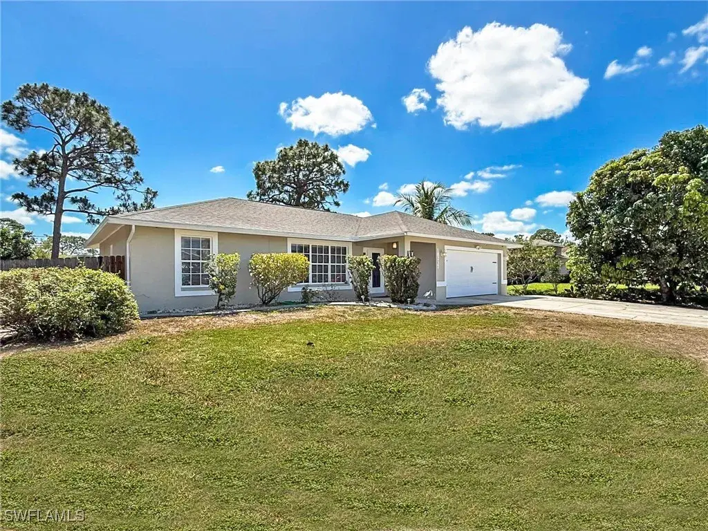 Picture of 18237 Apple Rd, Fort Myers, FL 33967
