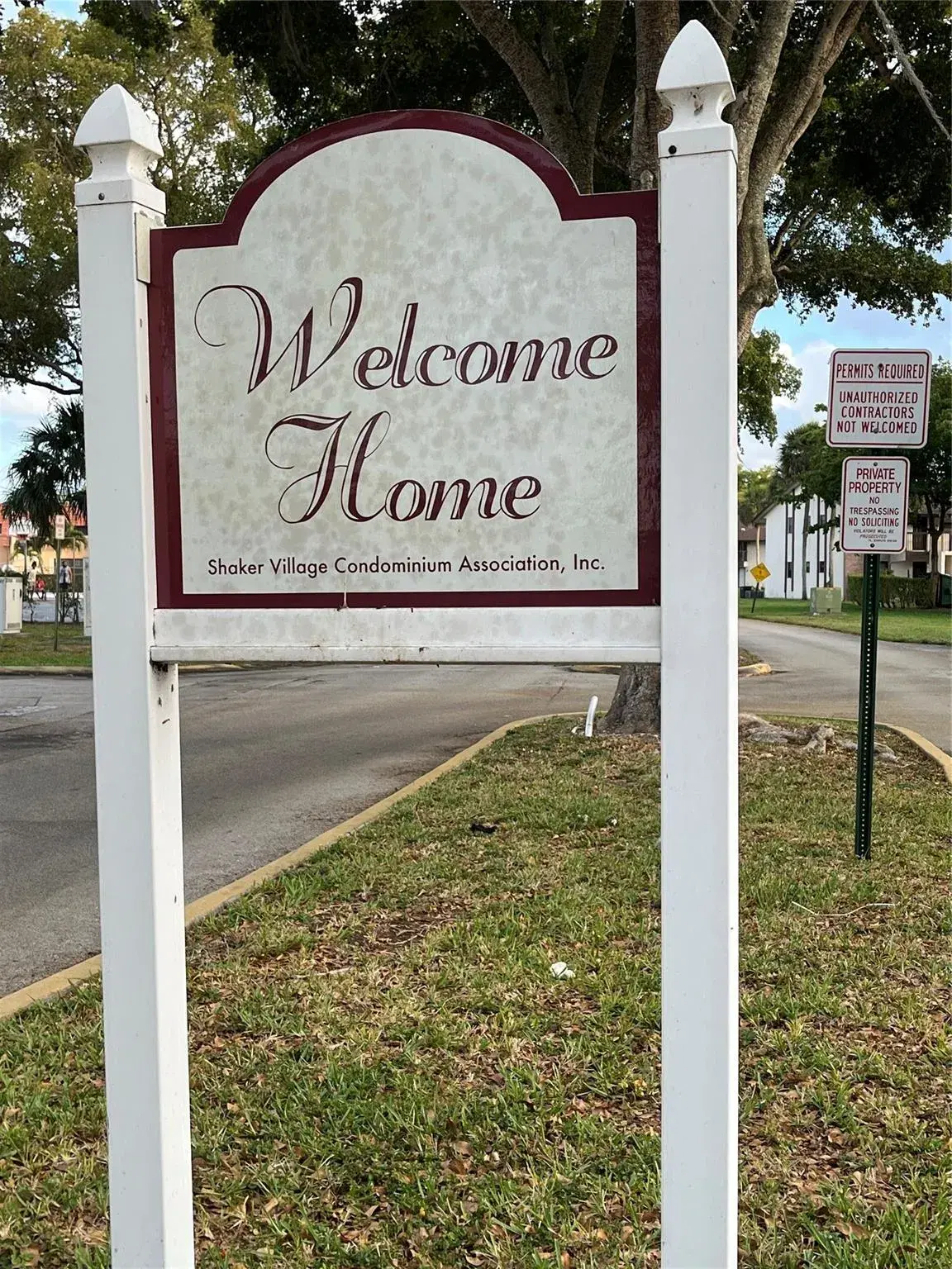 Picture of 16 Spinning Wheel Ln 16, Tamarac, FL 33319