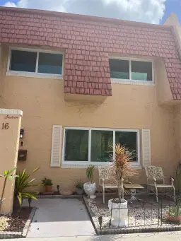 Picture of 16 Spinning Wheel Ln 16, Tamarac, FL 33319