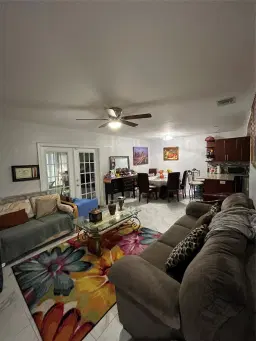 Picture of 16 Spinning Wheel Ln 16, Tamarac, FL 33319