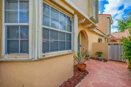 Picture of 11353 Lakeview Dr 5, Coral Springs, FL 33071