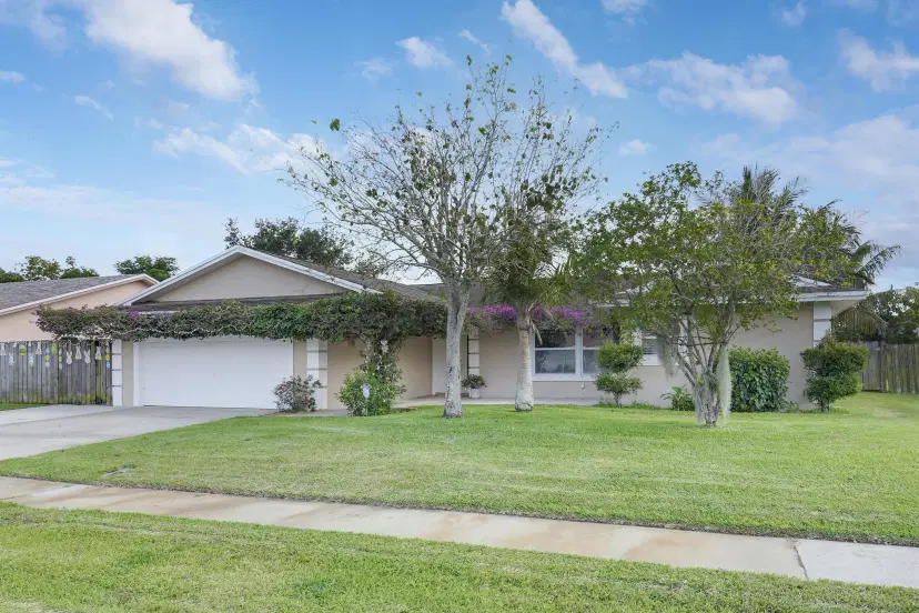Picture of 5350 N Sandhurst Circle N, Lake Worth FL 33463