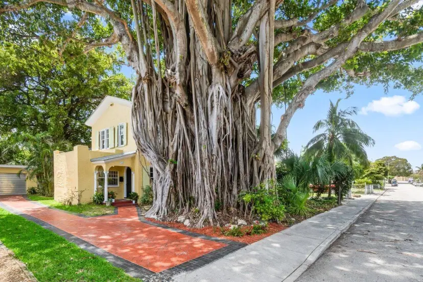 Picture of 924 Almeria Road, West Palm Beach FL 33405