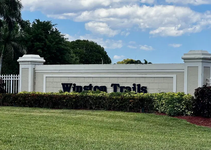 Picture of 5609 Lake Shore Village Circle, Lake Worth FL 33463