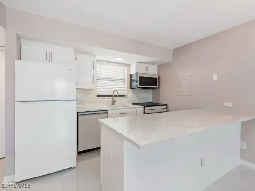 Picture of 1024 Anglers Cv C208, Marco Island FL 34145