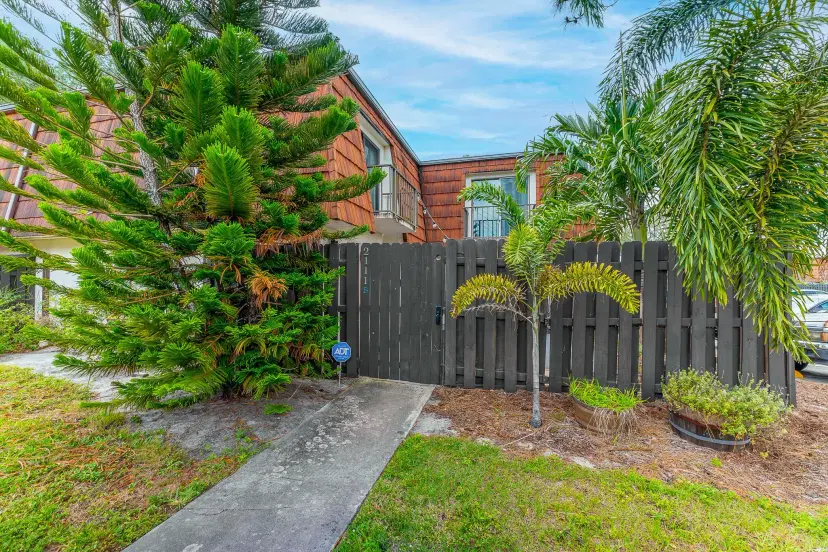 Picture of 2111 White Pine Circle B, Greenacres FL 33415