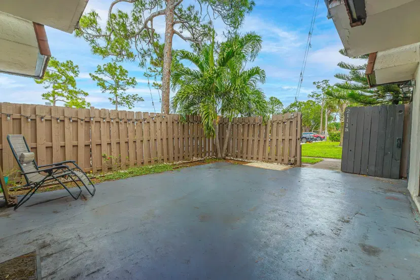 Picture of 2111 White Pine Circle B, Greenacres FL 33415
