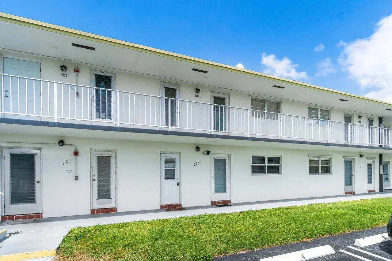 Picture of 1113 Lake Terrace 102, Boynton Beach, FL 33426