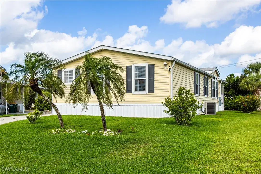 Picture of 46 San Remo Cir, Naples, FL 34112