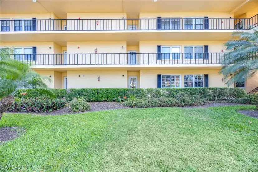Picture of 1085 Forest Lakes Dr 8108, Naples FL 34105