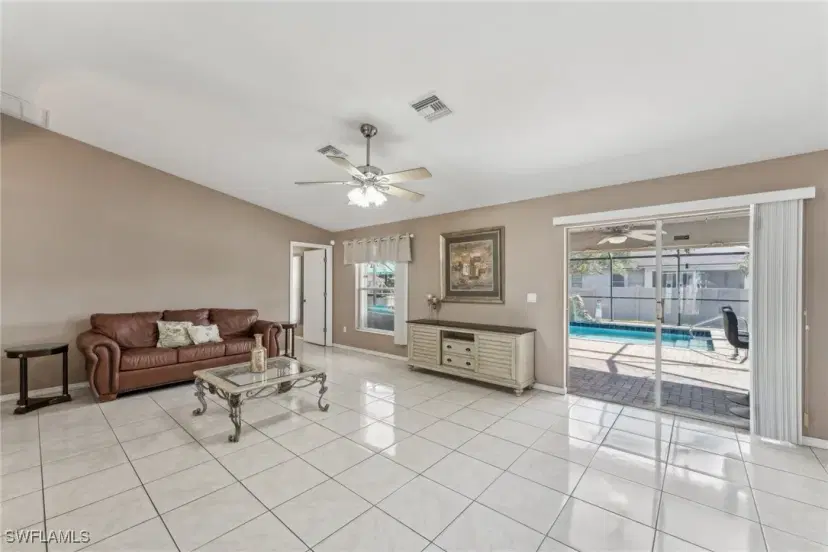 Picture of 925 NE 4Th Ave, Cape Coral FL 33909