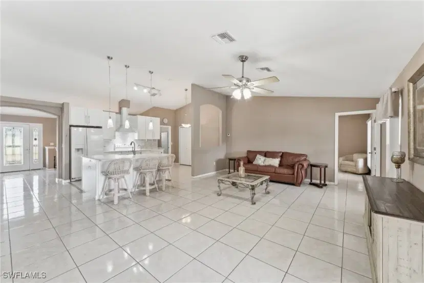 Picture of 925 NE 4Th Ave, Cape Coral FL 33909