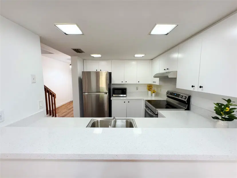 Picture of 4428 SW 70Th Ter 4428, Davie FL 33314