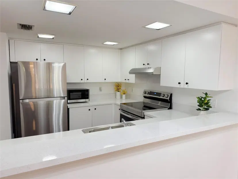 Picture of 4428 SW 70Th Ter 4428, Davie FL 33314
