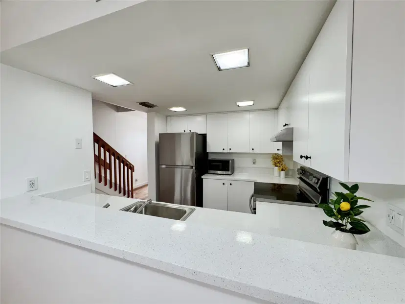 Picture of 4428 SW 70Th Ter 4428, Davie FL 33314