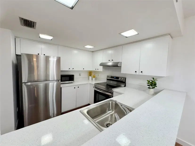 Picture of 4428 SW 70Th Ter 4428, Davie FL 33314