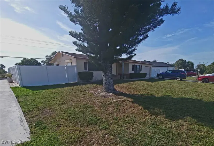 Picture of 340 Inwood Ave S, Lehigh Acres FL 33936