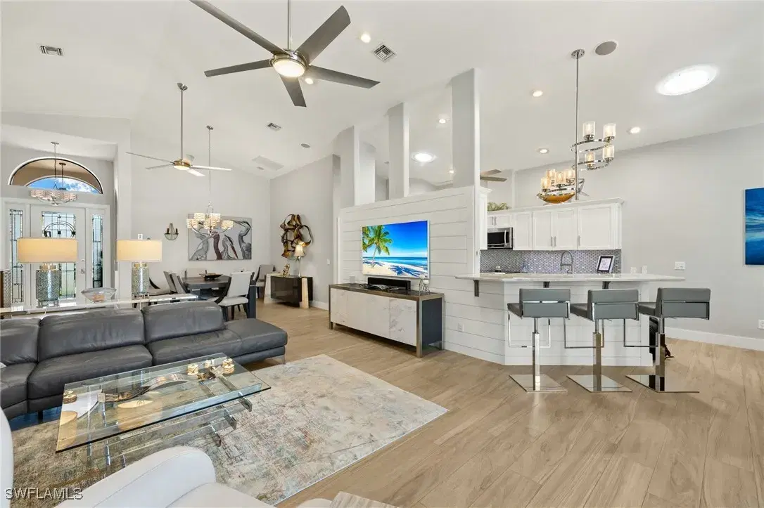 Picture of 9522 Mariners Cove Ln, Fort Myers, FL 33919