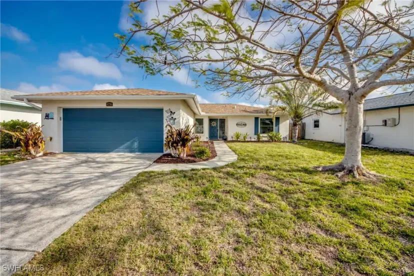 Picture of 9758 Deerfoot Dr, Fort Myers FL 33919
