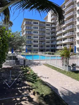 Picture of 1069 Hillsboro Mile, Hillsboro Beach, FL 33062