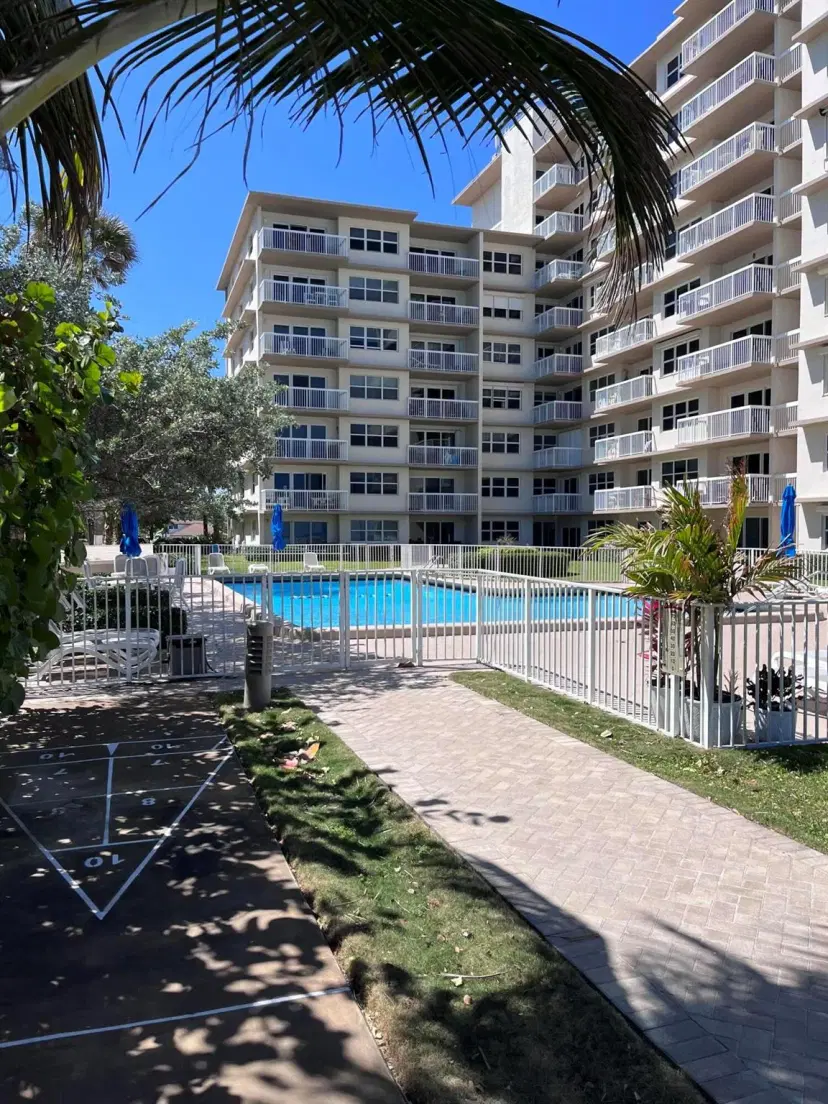 Picture of 1069 Hillsboro Mile, Hillsboro Beach FL 33062