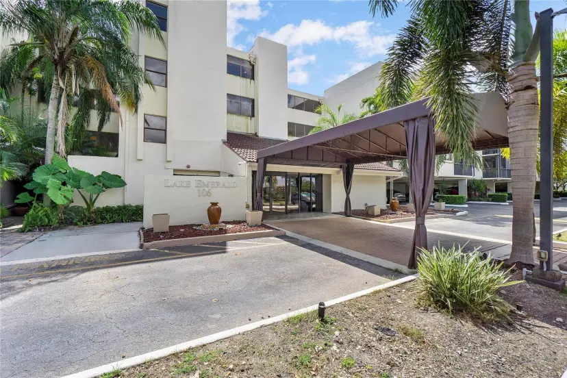 Picture of 106 Lake Emerald Dr 315, Oakland Park FL 33309