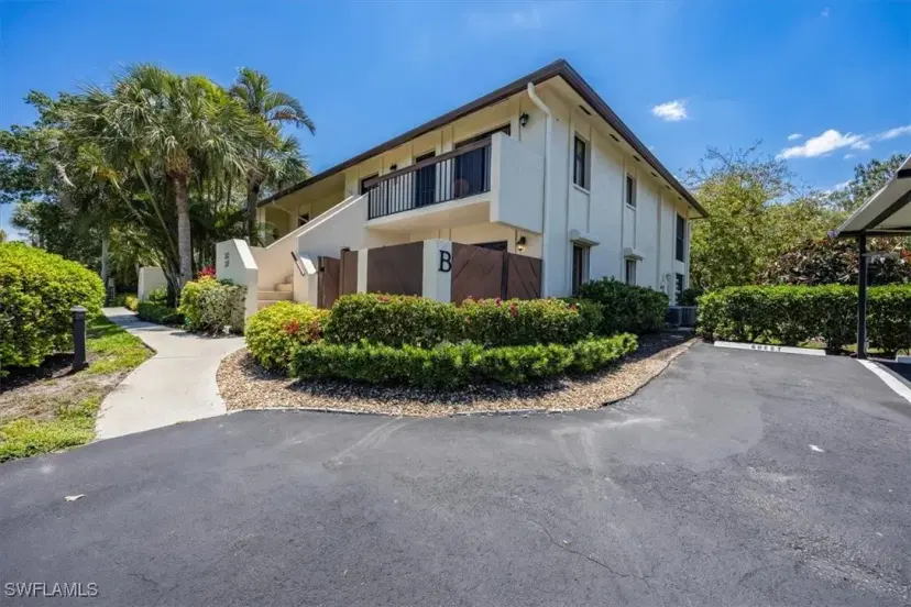 Picture of 536 Lake Louise Cir B102, Naples FL 34110