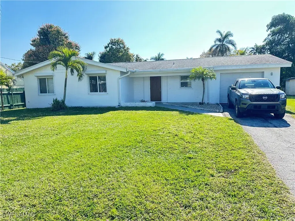 Picture of 25 Estate Dr, North Fort Myers, FL 33917