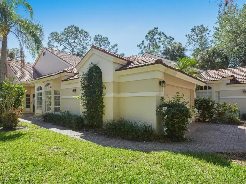 Picture of 114 Amblewood Ln 9-903, Naples FL 34105