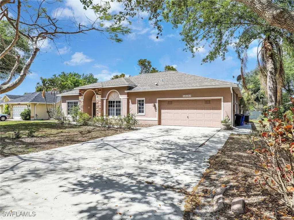 Picture of 13701 Willow Bridge Dr, North Fort Myers, FL 33903