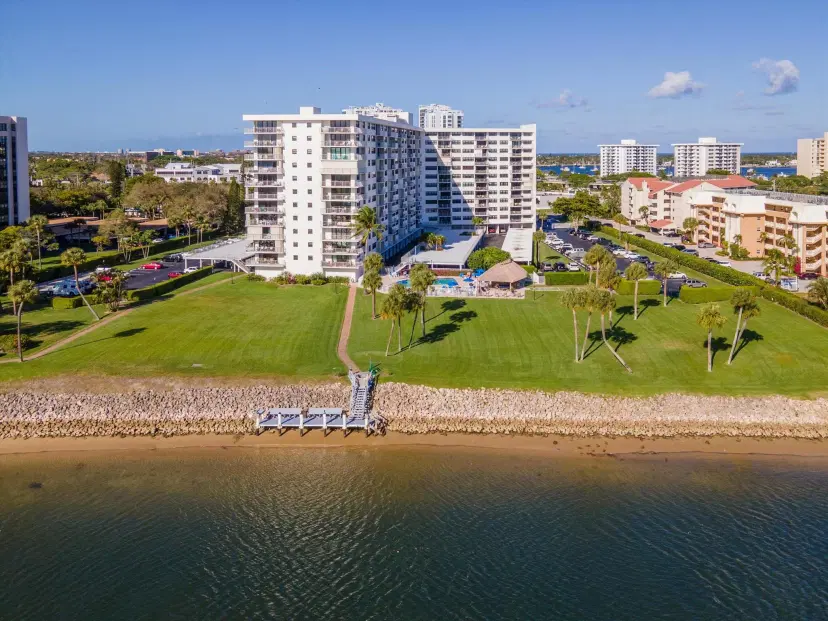 Picture of 336 Golfview Road 916, North Palm Beach FL 33408