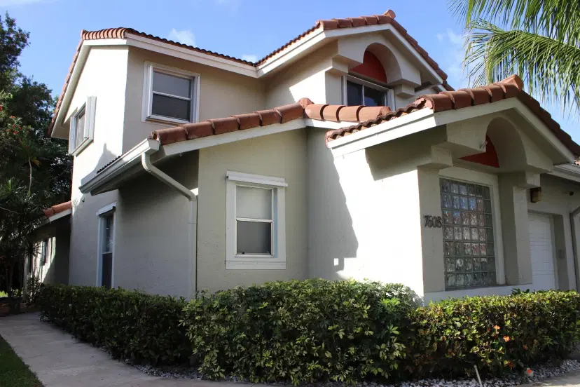 Picture of 7608 Pinewalk Drive 127, Margate FL 33063