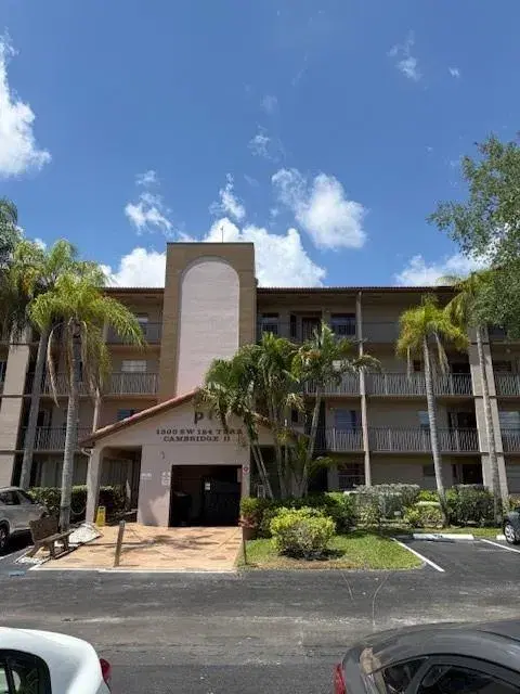 Picture of 1300 SW 124Th Ter 410, Pembroke Pines, FL 33027
